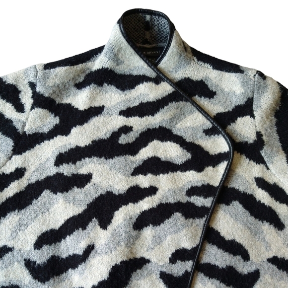 Lane Bryant Black Gray Abstract Faux Leather Trim Open Front Fuzzy Coat Modern - Picture 4 of 8